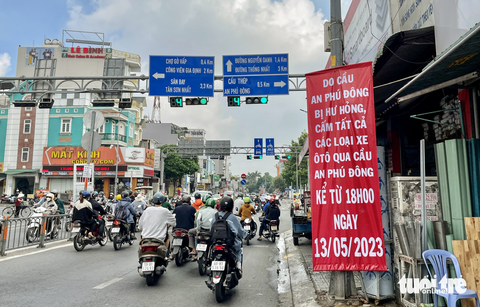 Cấm ô tô qua cầu An Phú Đông, nhiều tài xế còn bỡ ngỡ - Ảnh 4. Cấm ô tô qua cầu An Phú Đông, nhiều tài xế còn bỡ ngỡ - Ảnh 4.