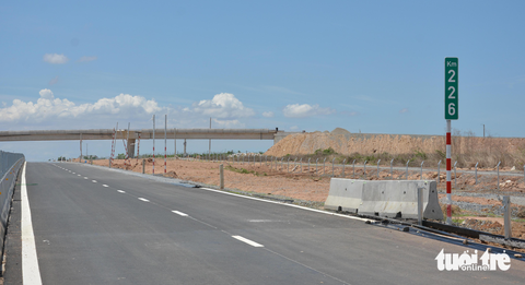 Cao tốc Vĩnh Hảo - Phan Thiết cho xe chạy từ 19-5 - Ảnh 7. Cao tốc Vĩnh Hảo - Phan Thiết cho xe chạy từ 19-5 - Ảnh 7.