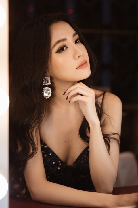 Gái ế Bích Phương thông báo trở lại đường đua V-pop chỉ vì... sợ mất tương tác - Ảnh 1. Gái ế Bích Phương thông báo trở lại đường đua V-pop chỉ vì... sợ mất tương tác - Ảnh 1.