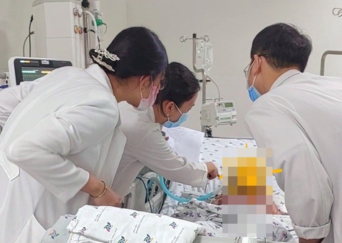 Trẻ dị ứng khắp người, nhiễm trùng huyết sau hai ngày ăn cua - Ảnh 1. Trẻ dị ứng khắp người, nhiễm trùng huyết sau hai ngày ăn cua - Ảnh 1.