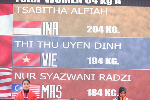 SEA Games ngày 15-5: Chờ vàng từ các môn võ - Ảnh 4. Tổng thành tích của Thu Uyên là 194kg - Ảnh: N.K
