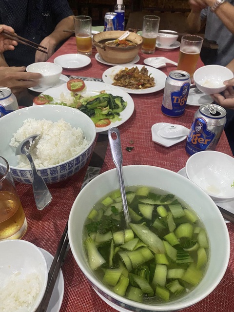 Bị tố bán suất ăn 200.000 đồng nhưng chỉ tô canh với vài miếng thịt, nhà hàng ở Hội An lên tiếng - Ảnh 1. Bị tố bán suất ăn 200.000 đồng nhưng chỉ tô canh với vài miếng thịt, nhà hàng ở Hội An lên tiếng - Ảnh 1.