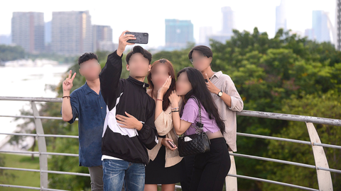 Những đứa con mãi không chịu lớn - Kỳ 3: Chuyện nhỏ, chuyện lớn gì cũng mẹ ơi, ba ơi - Ảnh 1. Những đứa con mãi không chịu lớn - Kỳ 3: Chuyện nhỏ, chuyện lớn gì cũng mẹ ơi, ba ơi - Ảnh 1.