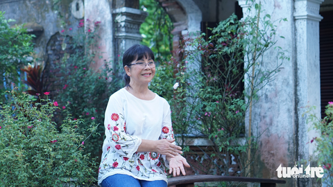 Ca sĩ Ánh Tuyết: Nhiều ca sĩ phô trương hình thức để lấp liếm khả năng - Ảnh 1. Ca sĩ Ánh Tuyết: Nhiều ca sĩ phô trương hình thức để lấp liếm khả năng - Ảnh 1.