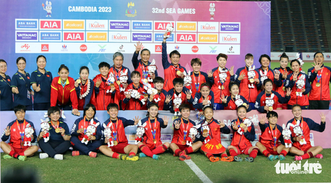 Hôm nay, tuyển nữ Việt Nam mang HCV SEA Games 32 về nước - Ảnh 2. Hôm nay, tuyển nữ Việt Nam mang HCV SEA Games 32 về nước - Ảnh 2.