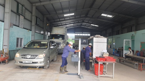 Khởi tố, bắt tạm giam giám đốc và phó giám đốc Trung tâm đăng kiểm 76-03D - Ảnh 1. Khởi tố, bắt tạm giam giám đốc và phó giám đốc Trung tâm đăng kiểm 76-03D - Ảnh 1.