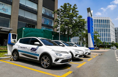 Ảnh 2: Dàn xe taxi điện mang thương hiệu ASV Airports Taxi sẽ sớm có mặt tại các sân bay lớn như Nội Bài, Tân Sơn Nhất ngay trong tháng 5/2023. - Ảnh: D.K Dàn xe taxi điện mang thương hiệu ASV Airports Taxi sẽ sớm có mặt tại các sân bay lớn như Nội Bài, Tân Sơn Nhất ngay trong tháng 5-2023 - Ảnh: D.K