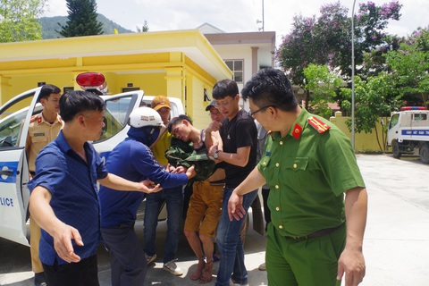 Bắt giữ nghi phạm dùng dao truy sát làm hai phụ nữ thương vong ở Lai Châu - Ảnh 1. Bắt giữ nghi phạm dùng dao truy sát làm hai phụ nữ thương vong ở Lai Châu - Ảnh 1.