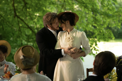 Juliette Binoche và Benoit Magimel đóng hai vai chính trong phim La Passion de Dodin Bouffant - Ảnh: CURIOSA FILMS Juliette Binoche và Benoit Magimel đóng hai vai chính trong phim The Taste of Things của Trần Anh Hùng - Ảnh: CURIOSA FILMS