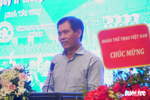 Nguyễn Thị Oanh xúc động nhận ô tô hơn 900 triệu đồng - Ảnh 3. Nguyễn Thị Oanh xúc động nhận ô tô hơn 900 triệu đồng - Ảnh 3.