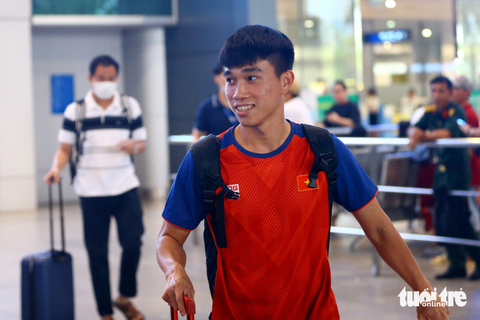 Tuyển U22 Việt Nam trở về trong lặng lẽ - Ảnh 2. Tuyển U22 Việt Nam trở về trong lặng lẽ - Ảnh 2.