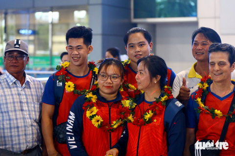 Tuyển U22 Việt Nam trở về trong lặng lẽ - Ảnh 8. Tuyển U22 Việt Nam trở về trong lặng lẽ - Ảnh 8.