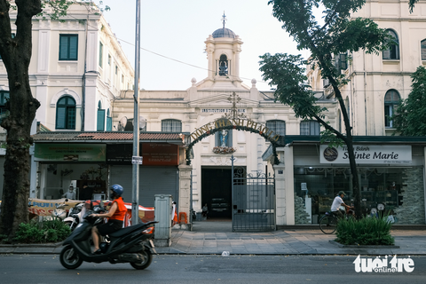 Điểm danh tòa nhà còn giữ nguyên tên tiếng Pháp tại Hà Nội - Ảnh 5. Điểm danh tòa nhà còn giữ nguyên tên tiếng Pháp tại Hà Nội - Ảnh 5.