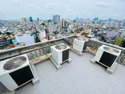 Tiêu thụ điện tại TP.HCM liên tục vượt kỷ lục do nắng nóng- Ảnh 1. Máy lạnh là thiết bị tiêu thụ điện lớn nhất trong gia đình, cơ quan, xí nghiệp - Ảnh: QUANG ĐỊNH