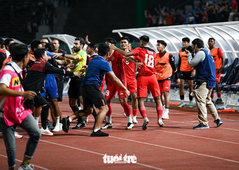 Hỗn chiến U22 Thái Lan - Indonesia: Cần tước huy chương hai đội? - Ảnh 3. Hỗn chiến U22 Thái Lan - Indonesia: Cần tước huy chương hai đội? - Ảnh 3.