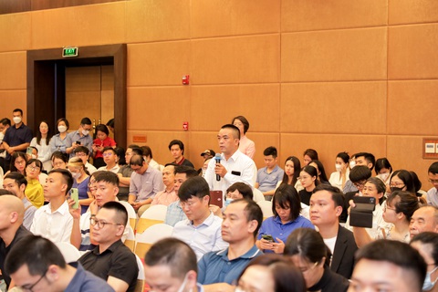 Tỉ phú Phạm Nhật Vượng: Nếu không có khát vọng, chỉ kiếm tiền thì dại gì lao vào khó khăn, gian khổ - Ảnh 3. Tỉ phú Phạm Nhật Vượng: Nếu không có khát vọng, chỉ kiếm tiền thì dại gì lao vào khó khăn, gian khổ - Ảnh 3.