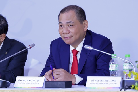Tỉ phú Phạm Nhật Vượng: Nếu không có khát vọng, chỉ kiếm tiền thì dại gì lao vào khó khăn, gian khổ - Ảnh 1. Tỉ phú Phạm Nhật Vượng: Nếu không có khát vọng, chỉ kiếm tiền thì dại gì lao vào khó khăn, gian khổ - Ảnh 1.