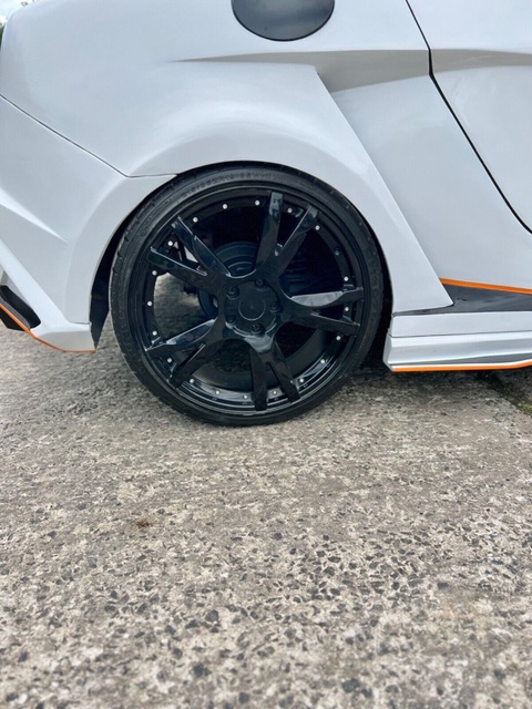 Smart Fortwo độ kiểu Lamborghini thành siêu xe cực ngắn - Ảnh 9. Smart Fortwo độ kiểu Lamborghini thành siêu xe cực ngắn - Ảnh 9.