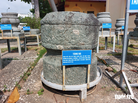 Người dân hiến tặng 37 táng đá kê cột cổ để bảo tồn - Ảnh 1. Người dân hiến tặng 37 táng đá kê cột cổ để bảo tồn - Ảnh 1.