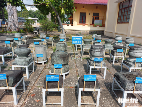 Người dân hiến tặng 37 táng đá kê cột cổ để bảo tồn - Ảnh 3. Người dân hiến tặng 37 táng đá kê cột cổ để bảo tồn - Ảnh 3.