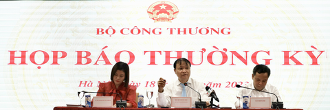Bộ Công Thương lên tiếng vì sao cần hỗ trợ giảm lệ phí trước bạ cho ô tô? - Ảnh 1. Bộ Công Thương lên tiếng vì sao cần hỗ trợ giảm lệ phí trước bạ cho ô tô? - Ảnh 1.