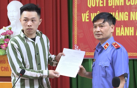 Một can phạm giết người khi chưa đủ 16 tuổi được tạm đình chỉ chấp hành án - Ảnh 1. Một can phạm giết người khi chưa đủ 16 tuổi được tạm đình chỉ chấp hành án - Ảnh 1.