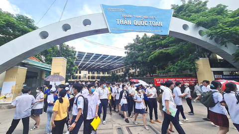 Những đứa con mãi không chịu 'lớn' - Kỳ cuối: Khi đời 'tát' cho tỉnh - Ảnh 1. Hiện nay, nhiều gia đình đã chú ý rèn con tính tự lập ngay từ thuở học sinh - Ảnh: QUỐC HƯƠNG