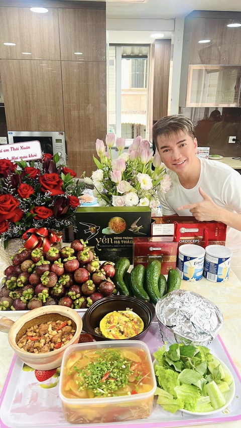 Đàm Vĩnh Hưng năn nỉ khán giả ngừng gửi quà thăm bệnh - Ảnh 4. Đàm Vĩnh Hưng năn nỉ khán giả ngừng gửi quà thăm bệnh - Ảnh 4.