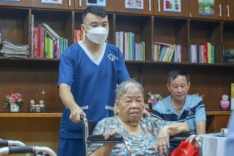 Tăng lương cho điều dưỡng, hộ lý đi làm việc tại Nhật Bản - Ảnh 1. Tăng lương cho điều dưỡng, hộ lý đi làm việc tại Nhật Bản - Ảnh 1.