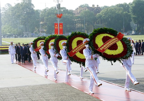 Lãnh đạo Đảng, Nhà nước vào lăng viếng Bác - Ảnh 3. Lãnh đạo Đảng, Nhà nước vào lăng viếng Bác - Ảnh 3.