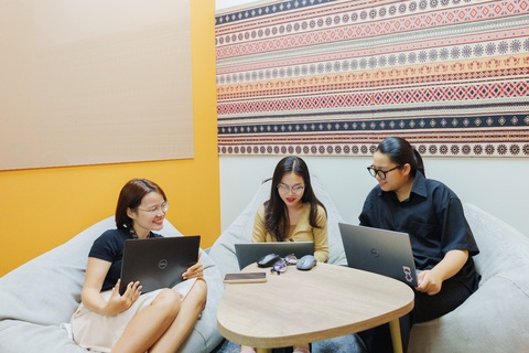 Prudential khai trương văn phòng mới tại quận 7 - Ảnh 7. Với mô hình làm việc linh hoạt, nhân viên thoải lựa chọn không gian làm việc phù hợp với nhiều khu vực sinh hoạt chung.