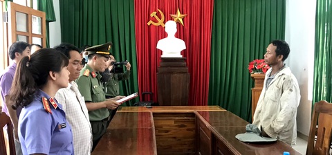 Bắt tạm giam bị can tự xưng là người truyền giáo Tin lành Đấng Christ - Ảnh 1. Bắt tạm giam bị can tự xưng là người truyền giáo Tin lành Đấng Christ - Ảnh 1.