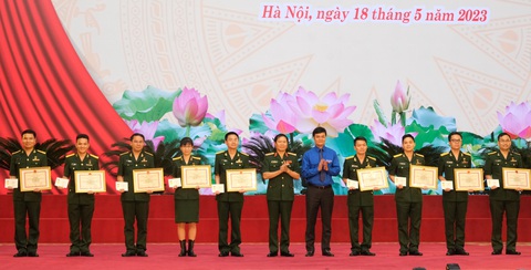 Thủ tướng: Làm khoa học phải có đức tính hy sinh, chấp nhận rủi ro - Ảnh 4. Thủ tướng: Làm khoa học phải có đức tính hy sinh, chấp nhận rủi ro - Ảnh 4.