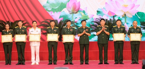 Thủ tướng: Làm khoa học phải có đức tính hy sinh, chấp nhận rủi ro - Ảnh 2. Thủ tướng: Làm khoa học phải có đức tính hy sinh, chấp nhận rủi ro - Ảnh 2.