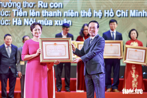 Chủ tịch nước Võ Văn Thưởng: Nhân dân rất cần sự dấn thân và lòng dũng cảm của văn nghệ sĩ - Ảnh 2. Chủ tịch nước Võ Văn Thưởng: Nhân dân rất cần sự dấn thân và lòng dũng cảm của văn nghệ sĩ - Ảnh 2.