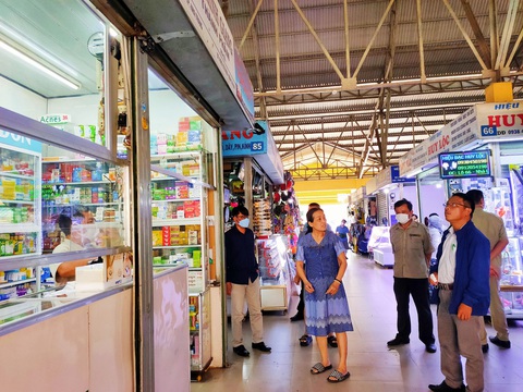 Chấm dứt hợp đồng bảo vệ, cửa hàng ở Nha Trang bị đập phá, tạt chất bẩn suốt 2 năm - Ảnh 1. Chấm dứt hợp đồng bảo vệ, cửa hàng ở Nha Trang bị đập phá, tạt chất bẩn suốt 2 năm - Ảnh 1.
