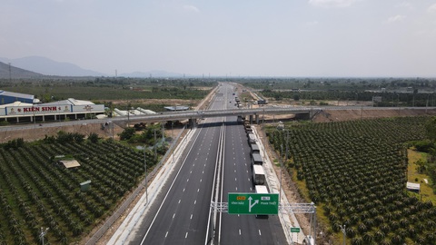 Xe chạy ổn trên cao tốc Vĩnh Hảo - Phan Thiết, không có chuyện đóng lại làm tiếp - Ảnh 1. Xe chạy ổn trên cao tốc Vĩnh Hảo - Phan Thiết, không có chuyện đóng lại làm tiếp - Ảnh 1.