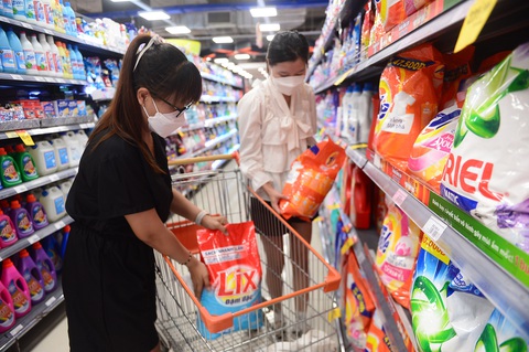 10 năm bước vào thị trường bán sỉ của Co.opXtra - Ảnh 3. Nhiều khuyến mãi hấp dẫn tại hệ thống đại siêu thị Co.opXtra thu hút người dân đến mua sắm - Ảnh: QUANG ĐỊNH