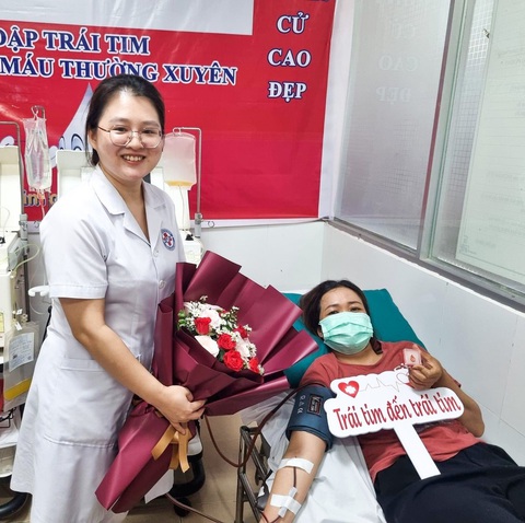 Hai chị em bán cá vượt đường xa hiến tiểu cầu cực hiếm cứu người - Ảnh 3. Hai chị em bán cá vượt đường xa hiến tiểu cầu cực hiếm cứu người - Ảnh 3.