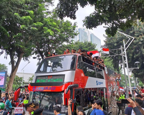 U22 Indonesia diễu hành mừng HCV SEA Games 32 - Ảnh 2. U22 Indonesia diễu hành mừng HCV SEA Games 32 - Ảnh 2.
