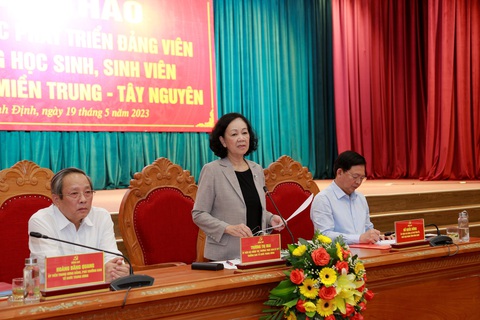 Bà Trương Thị Mai: Lớp trẻ, học sinh sinh viên vào Đảng càng sớm càng tốt - Ảnh 1. Bà Trương Thị Mai: Lớp trẻ, học sinh sinh viên vào Đảng càng sớm càng tốt - Ảnh 1.