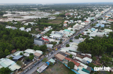 Người dân tranh thủ trở lại TP.HCM, cầu phà đều bị kẹt - Ảnh 2. Người dân tranh thủ trở lại TP.HCM, cầu phà đều bị kẹt - Ảnh 2.