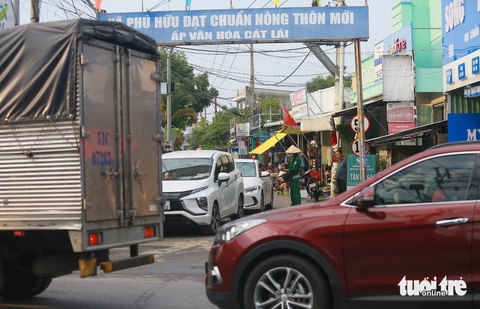 Người dân tranh thủ trở lại TP.HCM, cầu phà đều bị kẹt - Ảnh 4. Người dân tranh thủ trở lại TP.HCM, cầu phà đều bị kẹt - Ảnh 4.