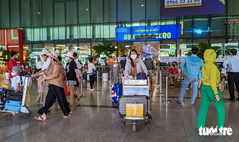Người dân tranh thủ trở lại TP.HCM, cầu phà đều bị kẹt - Ảnh 7. Người dân tranh thủ trở lại TP.HCM, cầu phà đều bị kẹt - Ảnh 7.