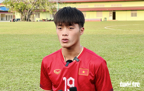 Tiền đạo Quốc Việt: Tôi không ngán hàng thủ U22 Singapore - Ảnh 1. Tiền đạo Quốc Việt: Tôi không ngán hàng thủ U22 Singapore - Ảnh 1.