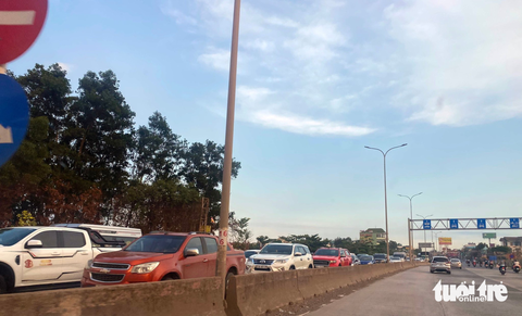 Người dân tranh thủ trở lại TP.HCM, cầu phà đều bị kẹt - Ảnh 12. Người dân tranh thủ trở lại TP.HCM, cầu phà đều bị kẹt - Ảnh 12.