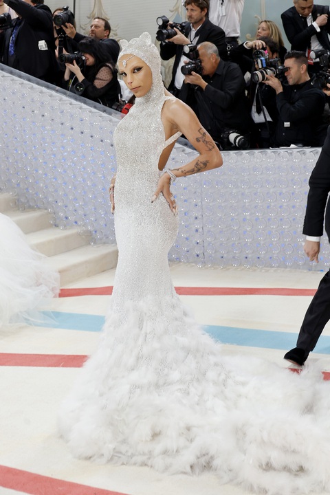 Met Gala 2023: Bữa tiệc trắng đen sang trọng nổi tiếng nhất thế giới - Ảnh 3. Met Gala 2023: Bữa tiệc trắng đen sang trọng nổi tiếng nhất thế giới - Ảnh 3.