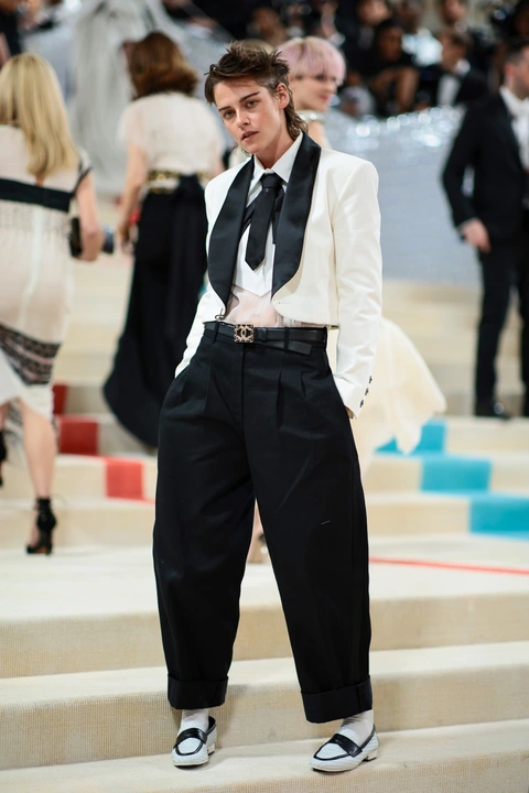 Met Gala 2023: Bữa tiệc trắng đen sang trọng nổi tiếng nhất thế giới - Ảnh 8. Met Gala 2023: Bữa tiệc trắng đen sang trọng nổi tiếng nhất thế giới - Ảnh 8.