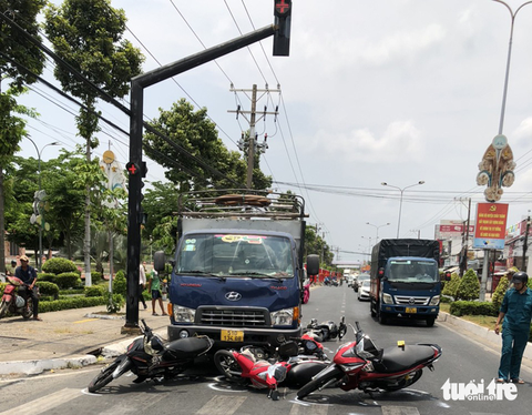 Một ngày tước 2.166 bằng lái xe do vi phạm giao thông - Ảnh 1. Một ngày tước 2.166 bằng lái xe do vi phạm giao thông - Ảnh 1.