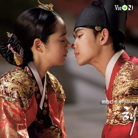 Top 5 phim mặt trời hot nhất màn ảnh châu Á: Song Joong Ki, Kim Soo Hyun vụt sáng thành sao hạng A - Ảnh 7. Top 5 phim mặt trời hot nhất màn ảnh châu Á: Song Joong Ki, Kim Soo Hyun vụt sáng thành sao hạng A - Ảnh 7.